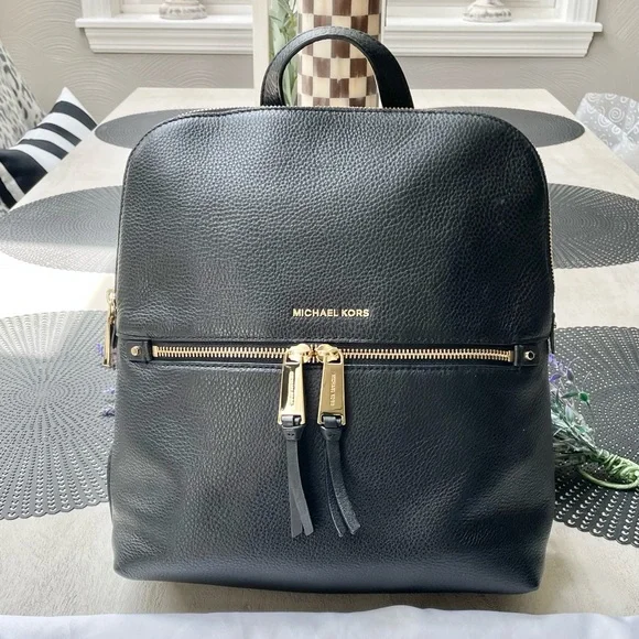 Michael Kors Backpack 🖤 - Picture 5 of 9